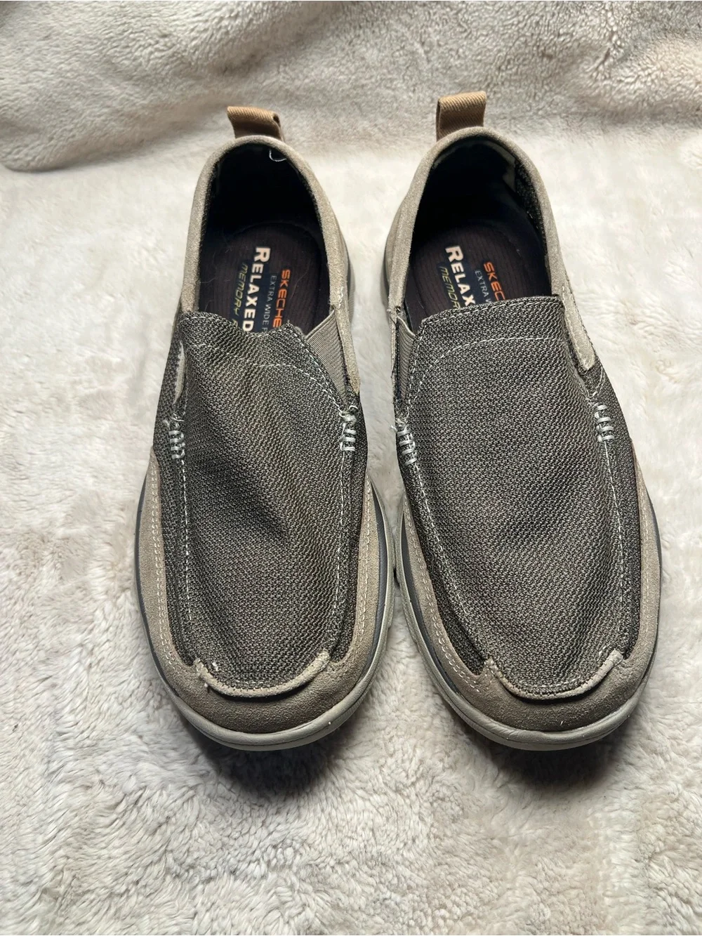 Skechers men’s extra wide fit loafers size 9.5